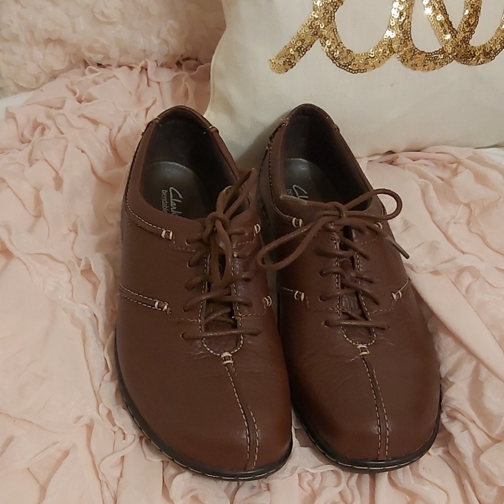 Clarks bendables leather shoes 8 new